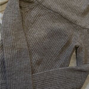 H&M Ribbed Turtleneck Sweater in Heather Gray